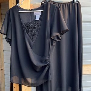 Black Two Piece Set w/ bead detail Sz 18